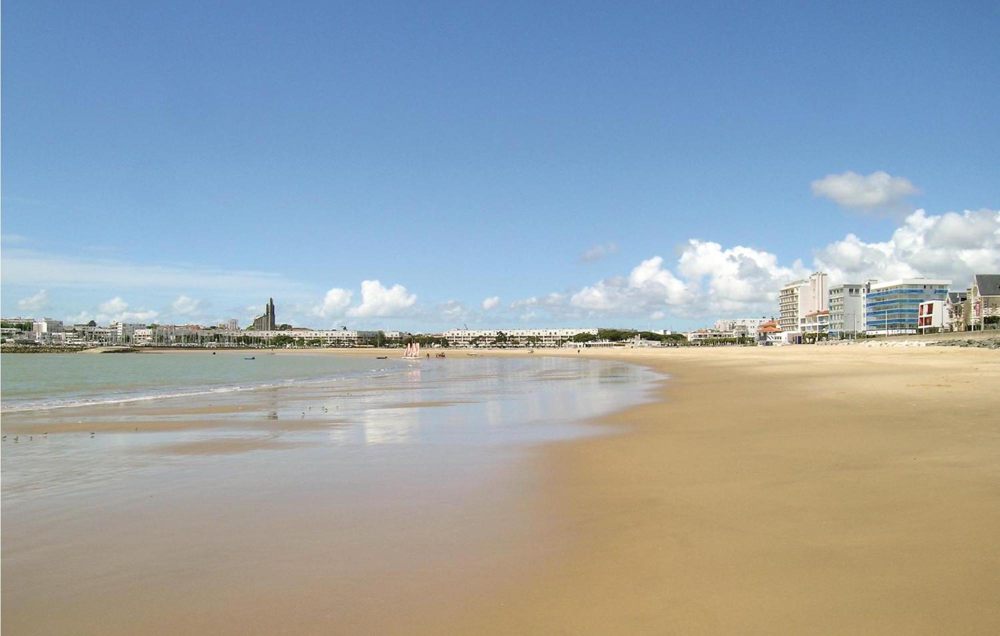 Gorgeous Apartment In Royan With Kitchen Екстериор снимка