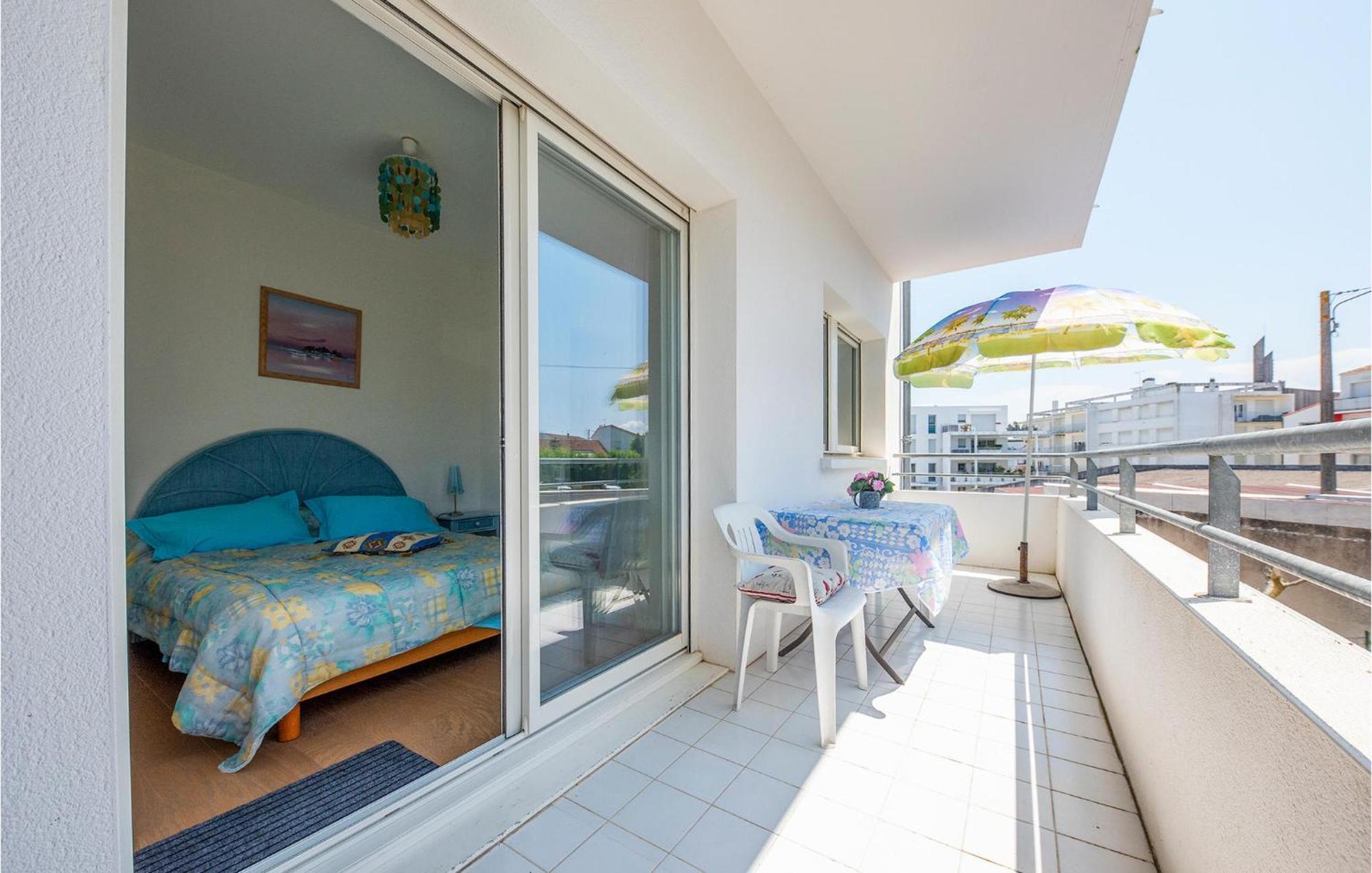 Gorgeous Apartment In Royan With Kitchen Екстериор снимка