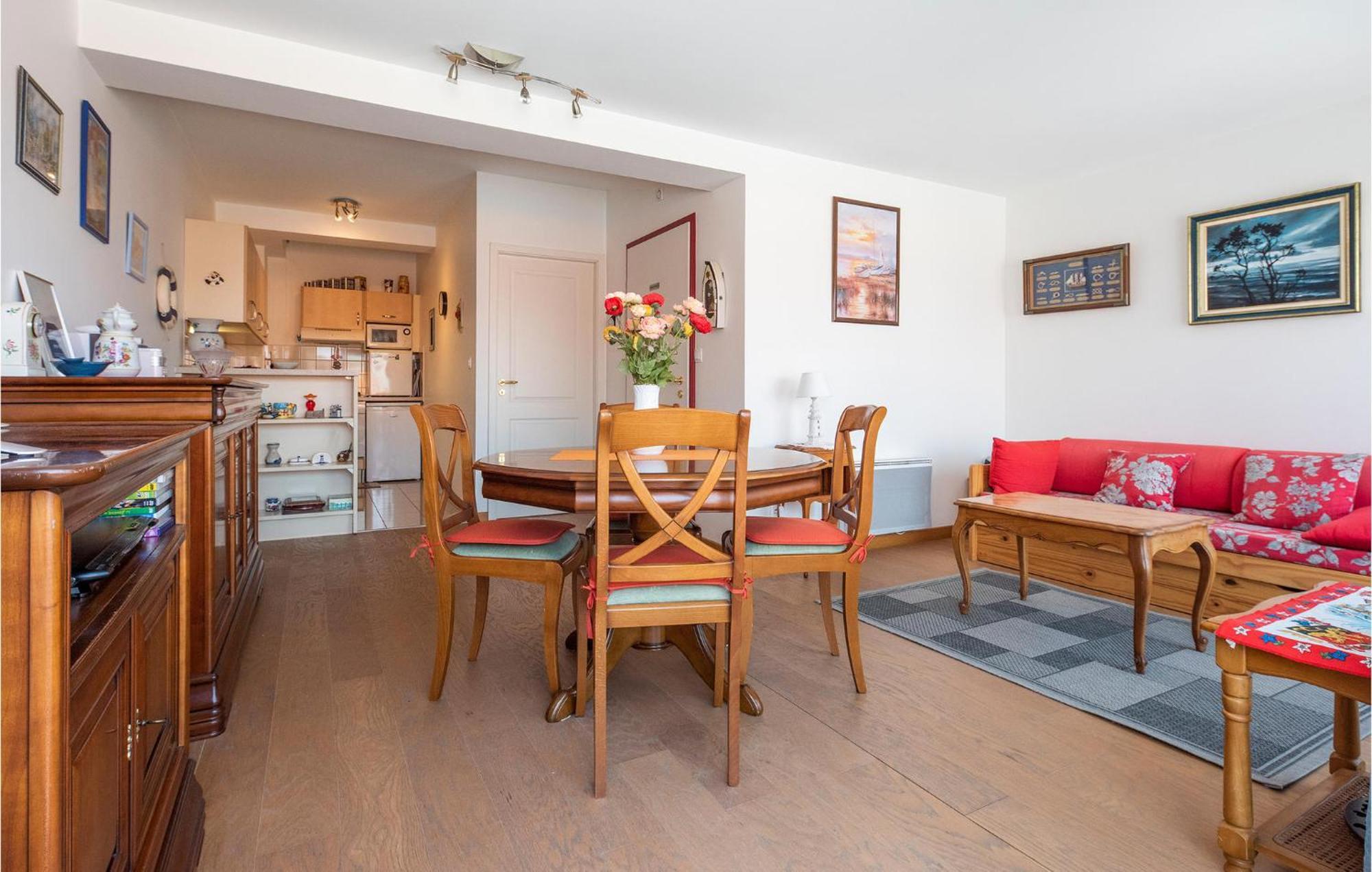 Gorgeous Apartment In Royan With Kitchen Екстериор снимка