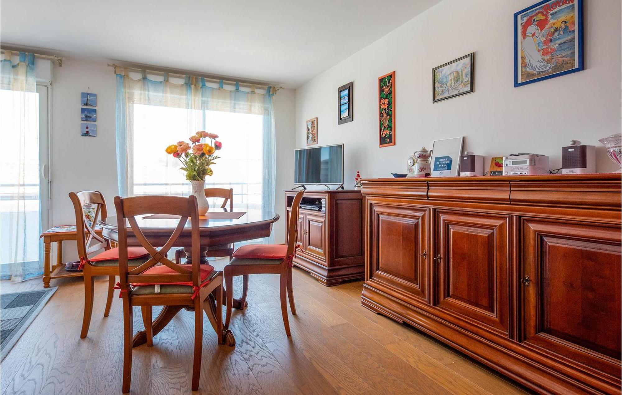 Gorgeous Apartment In Royan With Kitchen Екстериор снимка